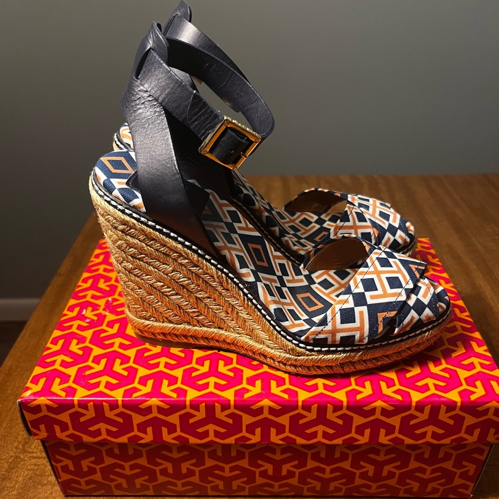 Tory Burch, criss cross espadrilles, size 7